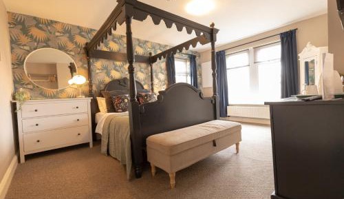 Four Poster Room