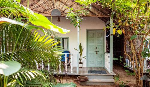 Garden facing Cottages