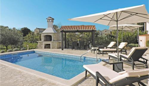 Three-Bedroom Holiday Home 