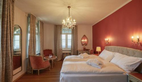 Suite with Lake View