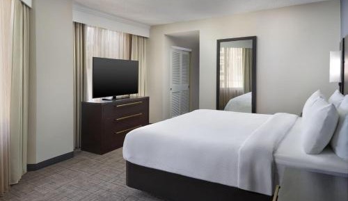 One-Bedroom Corner King suite with Sofa Bed