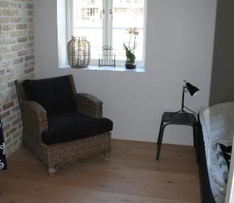 Single Room with Shared Shower and Toilet