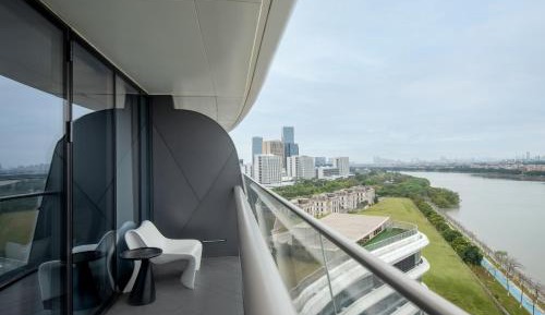 Standard King Room with River View