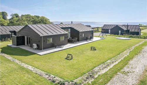 Four-Bedroom Holiday Home