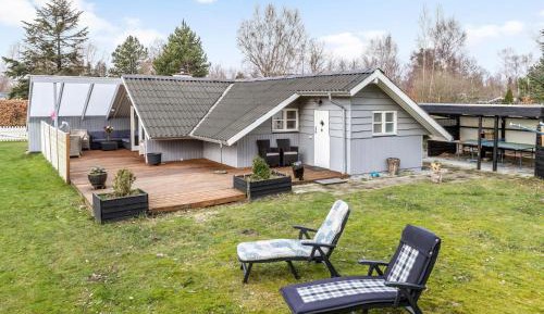 Three-Bedroom Holiday Home 