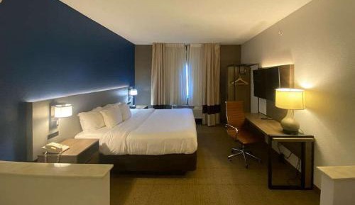 Deluxe King Room