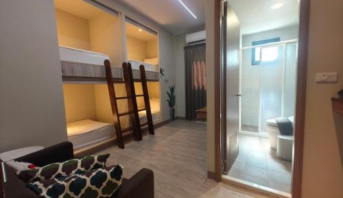 Quadruple Room with Private Bathroom