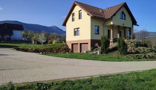 Apartment with Mountain View
