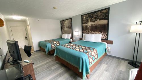Queen Room with Two Queen Beds - Non-Smoking