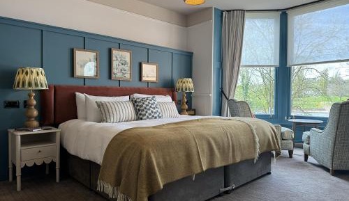 Superior Queen or Twin Room with River View