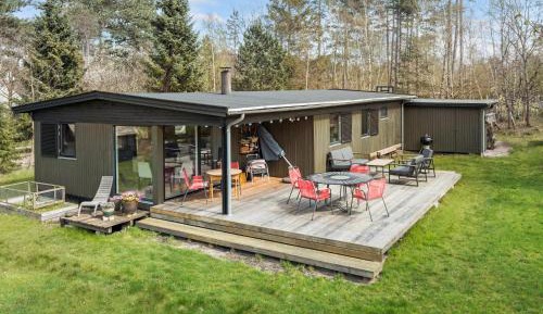 Three-Bedroom Holiday Home 