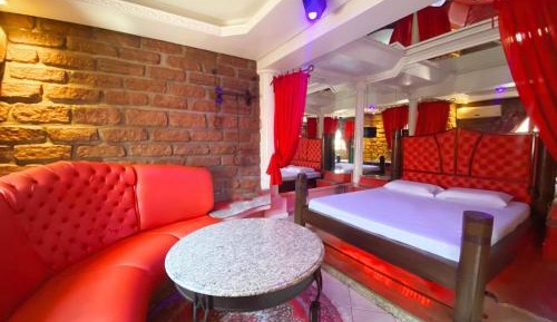 King Studio with Sofa Bed