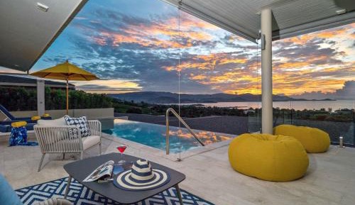 Luxury Villa 25, Private Infinity Pool with Fabulous Sunsets Ocean Views, Games Room.