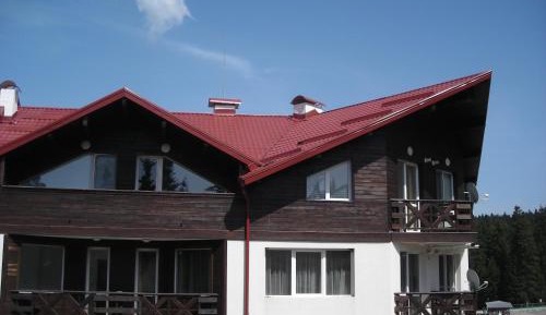 One-Bedroom Apartment with Balcony