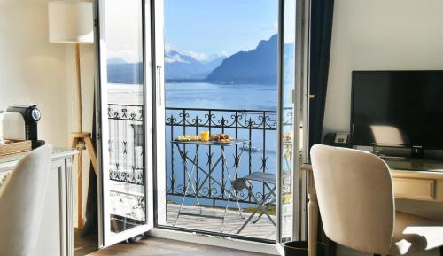 Deluxe Double Room with Lake View or Partial Lake View