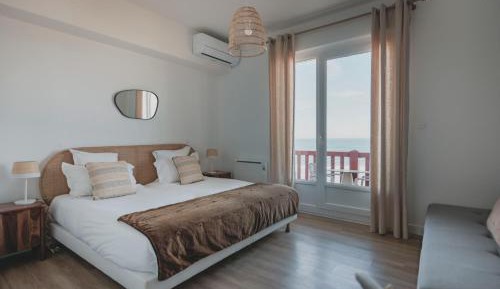 Double Room with Balcony and Sea View