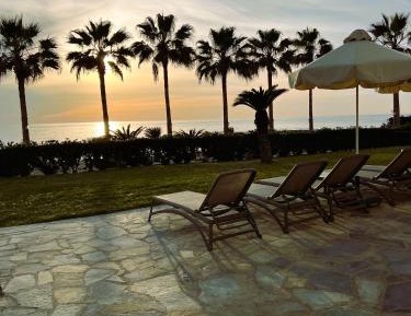 Seafront Three-Bedroom Villa with Private Pool 