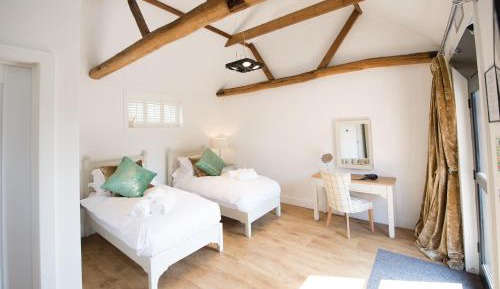 Twin Room with Private Bathroom
