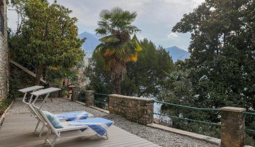 Two-Bedroom Apartment with Lake View