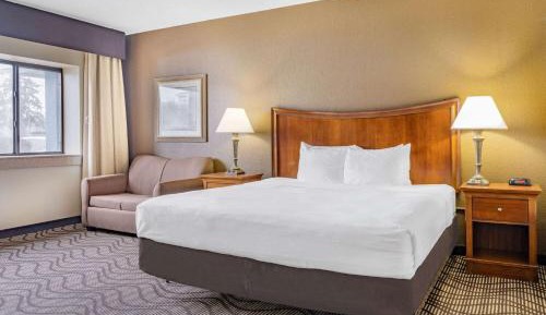 King Room with Mobility/Hearing Impaired Access - Non-Smoking