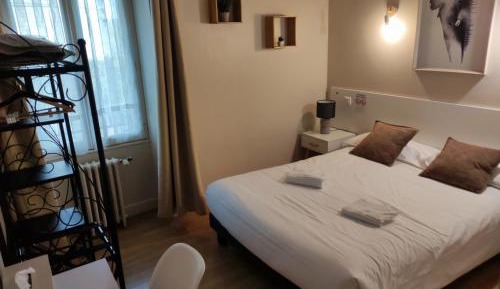 Standard Double Room with Street View