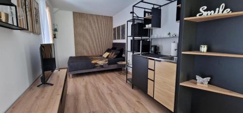Deluxe Studio
