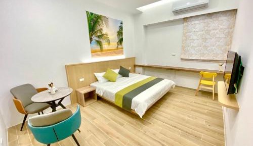 Queen Room with Shared Bathroom