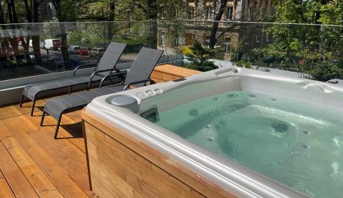 Deluxe Suite with Spa Bath