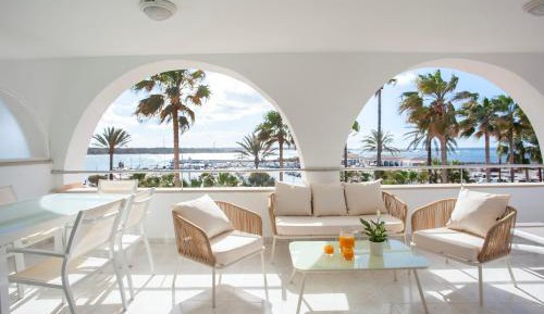 Three-Bedroom Apartment with Sea View (VT/28)