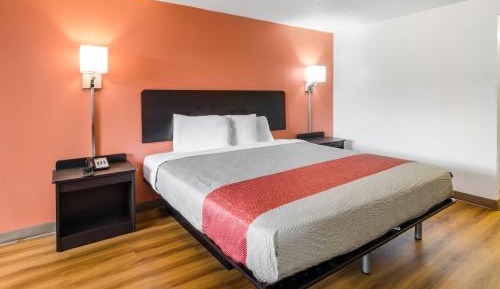Deluxe King Room - Non-Smoking