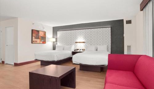 Suite with Two Double Beds - Non-Smoking