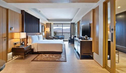 1 King Bed, Studio Suite with 10% off on Spa, Entertainment Zone & Transfers along with 2 Cocktails or Mocktails