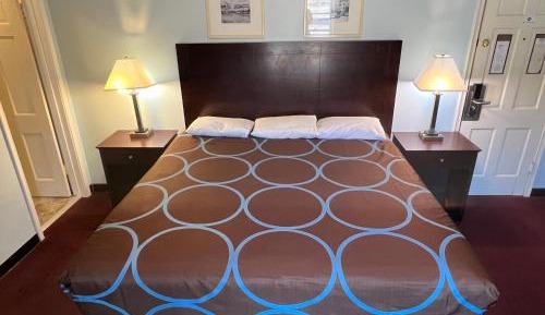 Deluxe King Suite