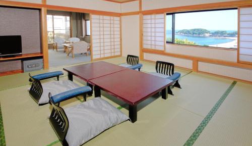Family Room with Garden View