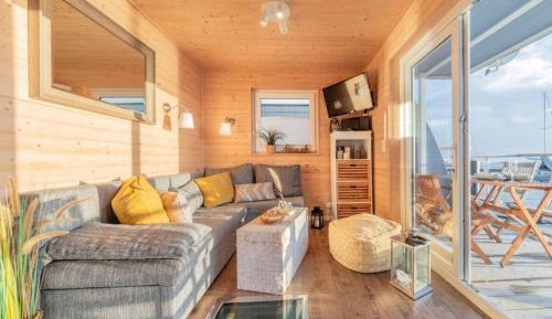 Two-Bedroom House Boat