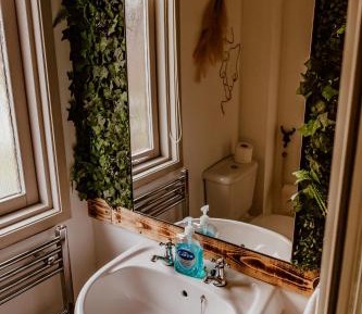 Apartment with Mountain View