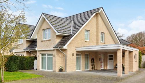 Three-Bedroom Holiday Home 