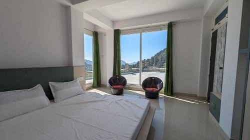 King Room with Mountain View