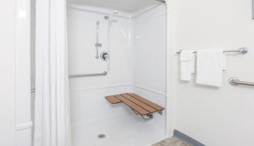 One-Bedroom King Suite - Mobility Access/Non-Smoking 