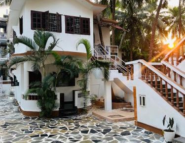 Deluxe Two-Bedroom Apartment with Garden View