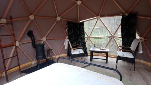 Dome près du noyer