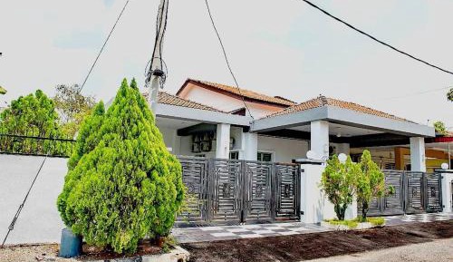 Eight-Bedroom House