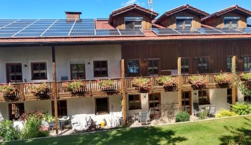 One-Bedroom Apartment with Balcony