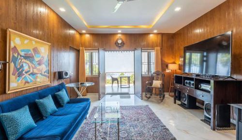 Apartment with Mountain View