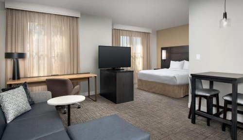  King Studio with Sofa Bed