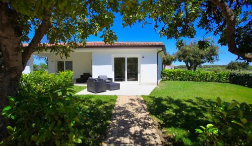 Deluxe Room (2 Adults + 1 Child)