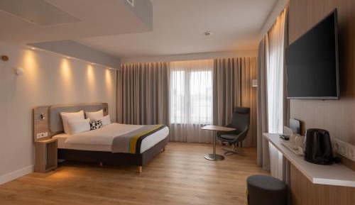 Standard Queen Room