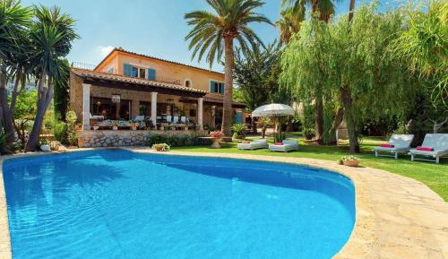 Villa with Garden View