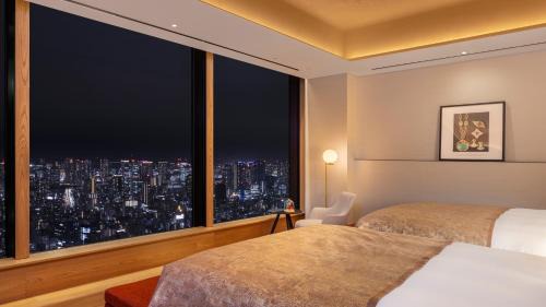 Deluxe Double Room with Two Double Beds and Skyline View