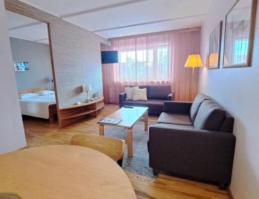 Family Room (2 Adults + 2 Children)